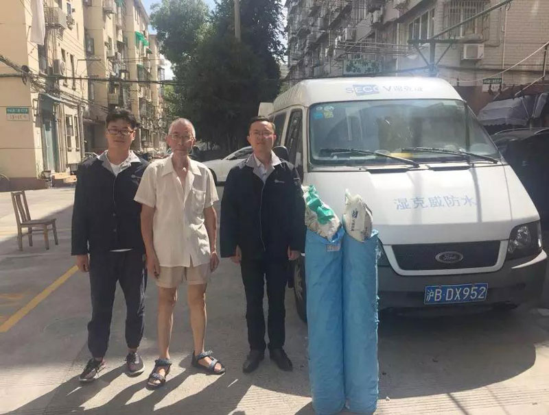 徐老伯與開(kāi)來(lái)濕克威工作人員合影